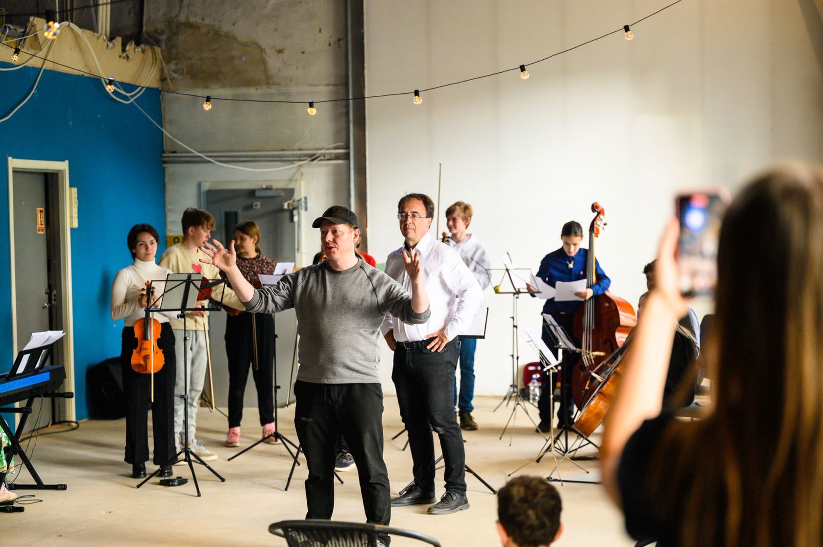 Band- eller orkester som øver inne på Godsterminalen